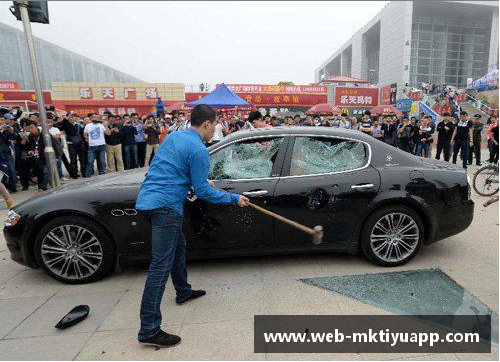 mk体育打砸抢成瘾的“铁锤帮”,又砸烂了切尔西的“大巴车”!